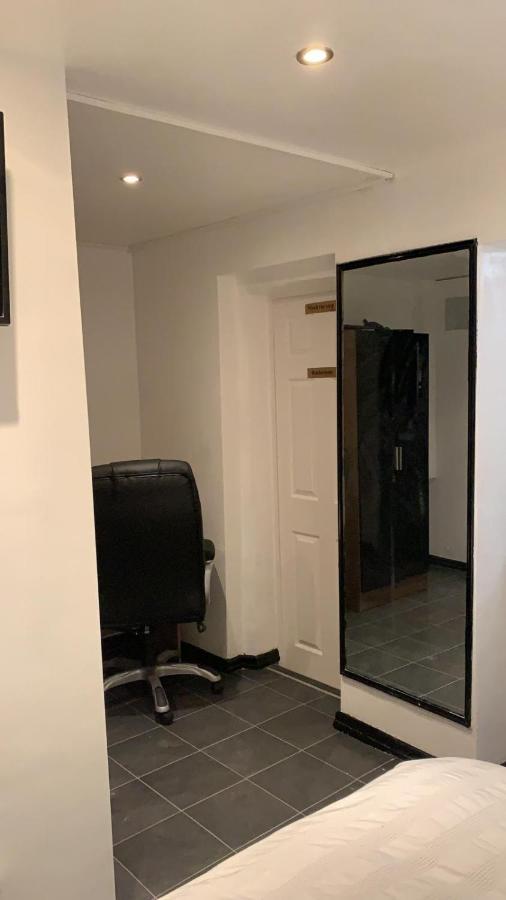 Comfort Studio Лондон Екстериор снимка