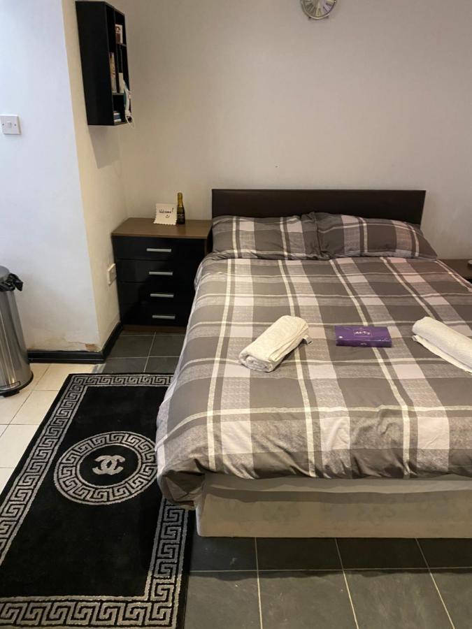 Comfort Studio Лондон Екстериор снимка